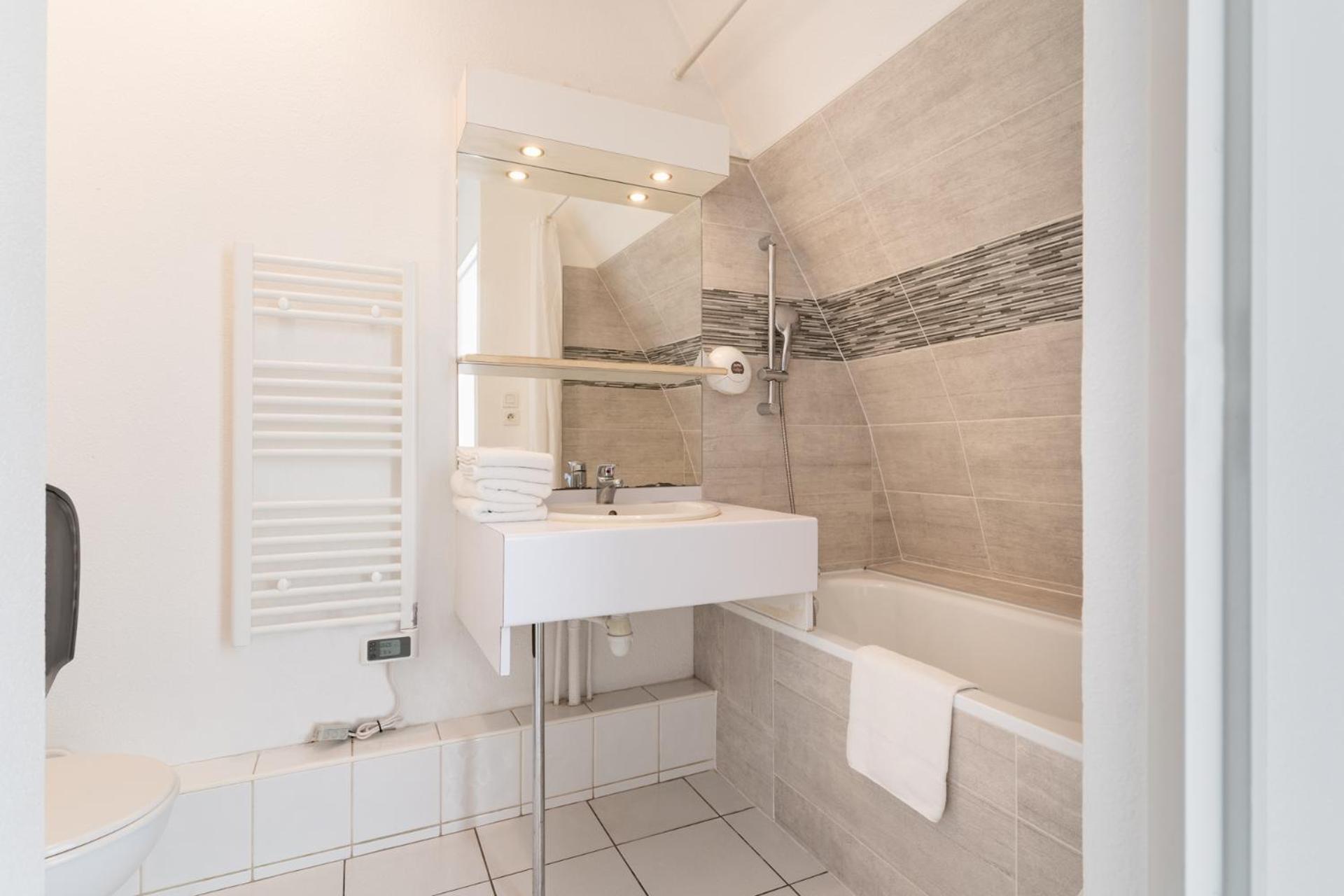 Sejours & Affaires Annecy Le Pont Neuf Aparthotel Cran-Gevrier Exterior photo